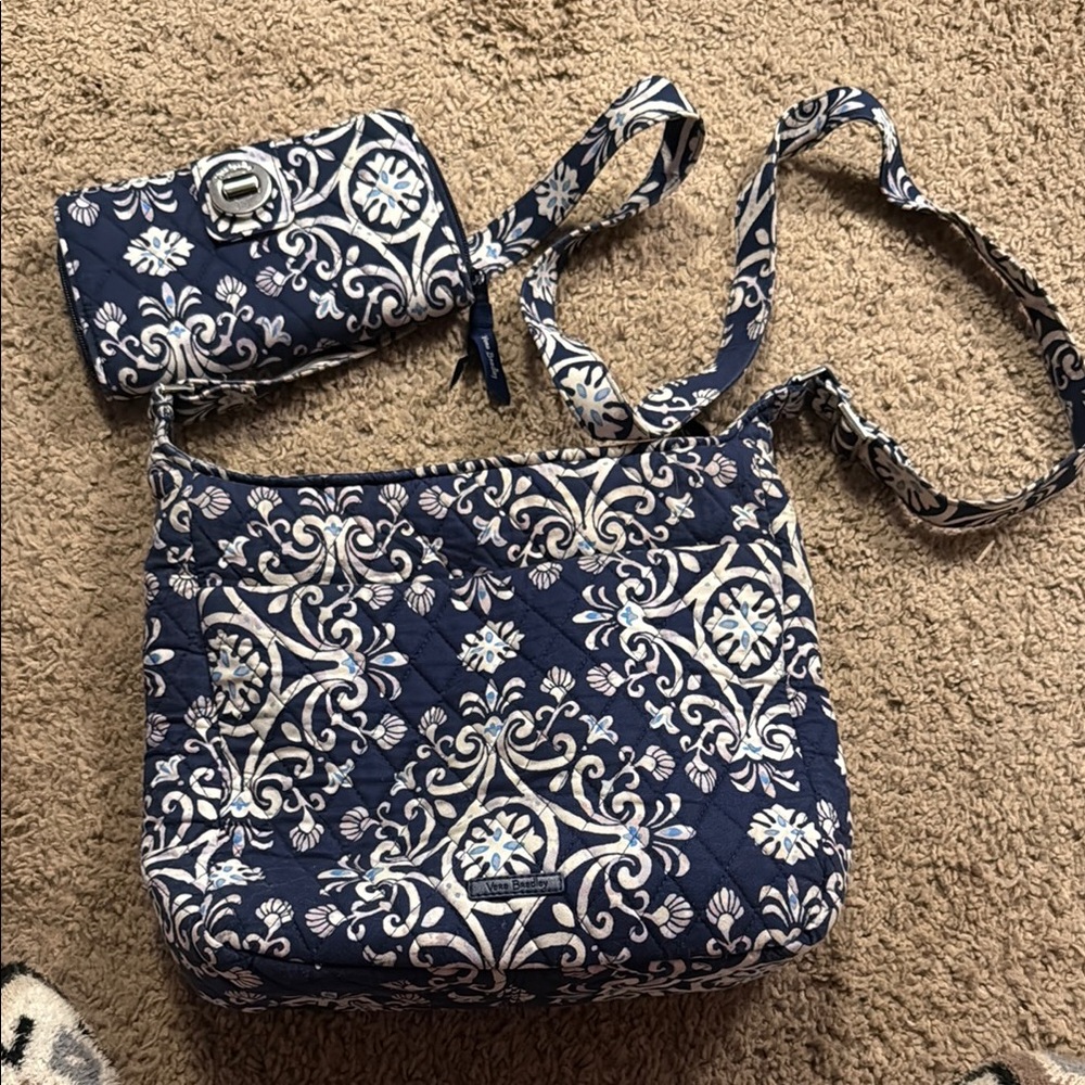 SOLD Vera Bradley Blue and White Patterned Women's Bag Set